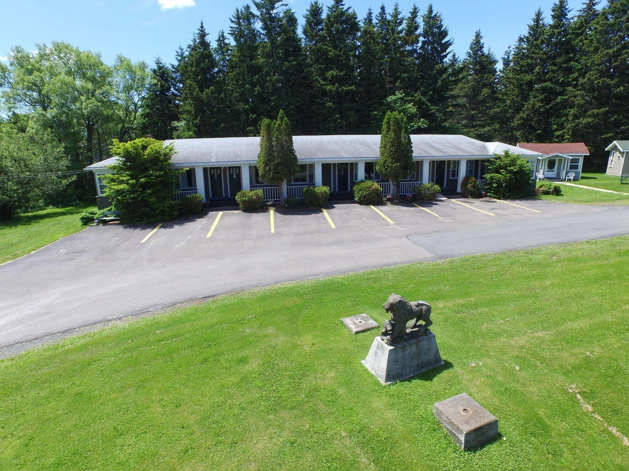 Lionstone Inn Motel & Cottages Pictou Exteriör bild