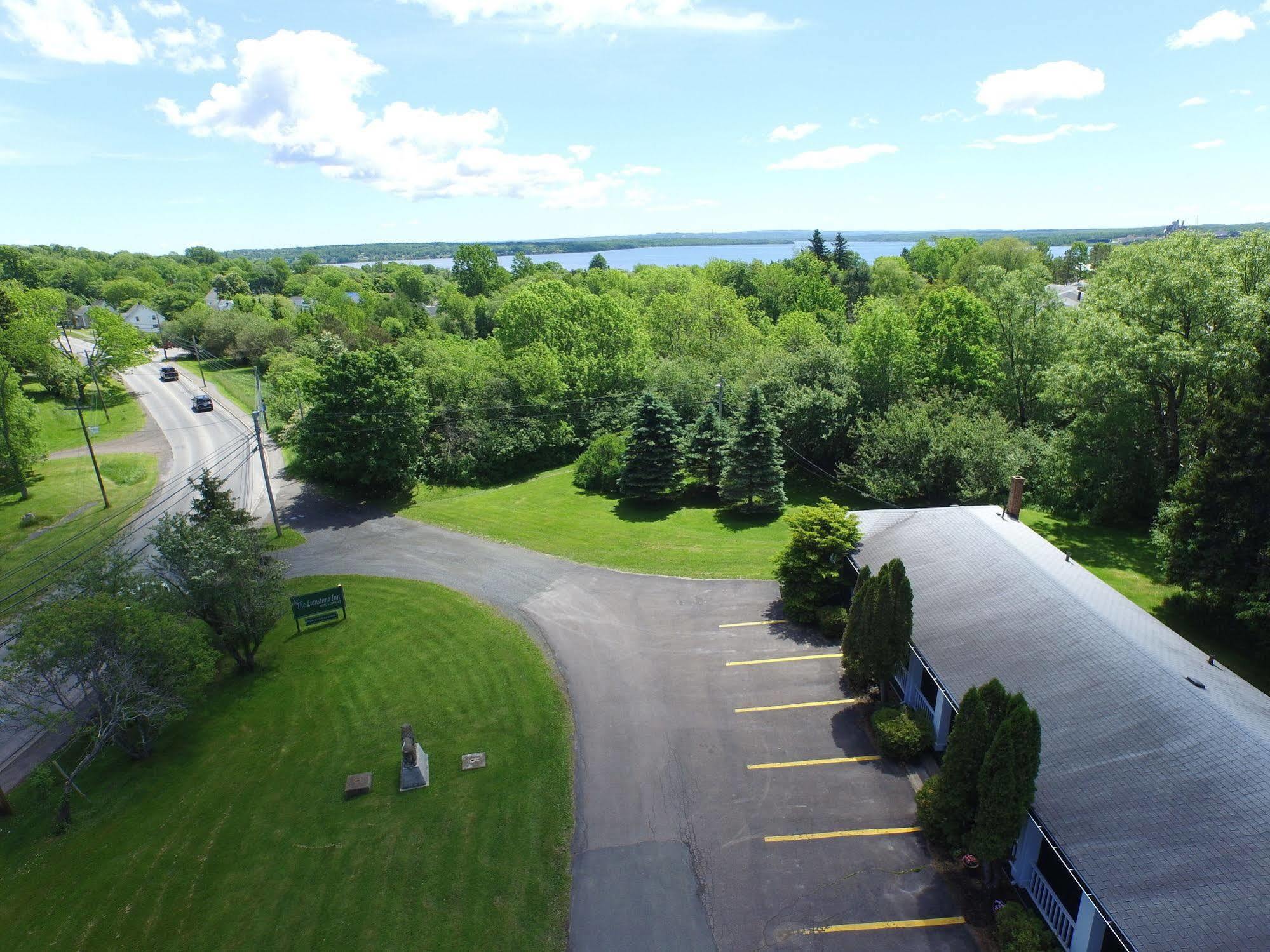 Lionstone Inn Motel & Cottages Pictou Exteriör bild