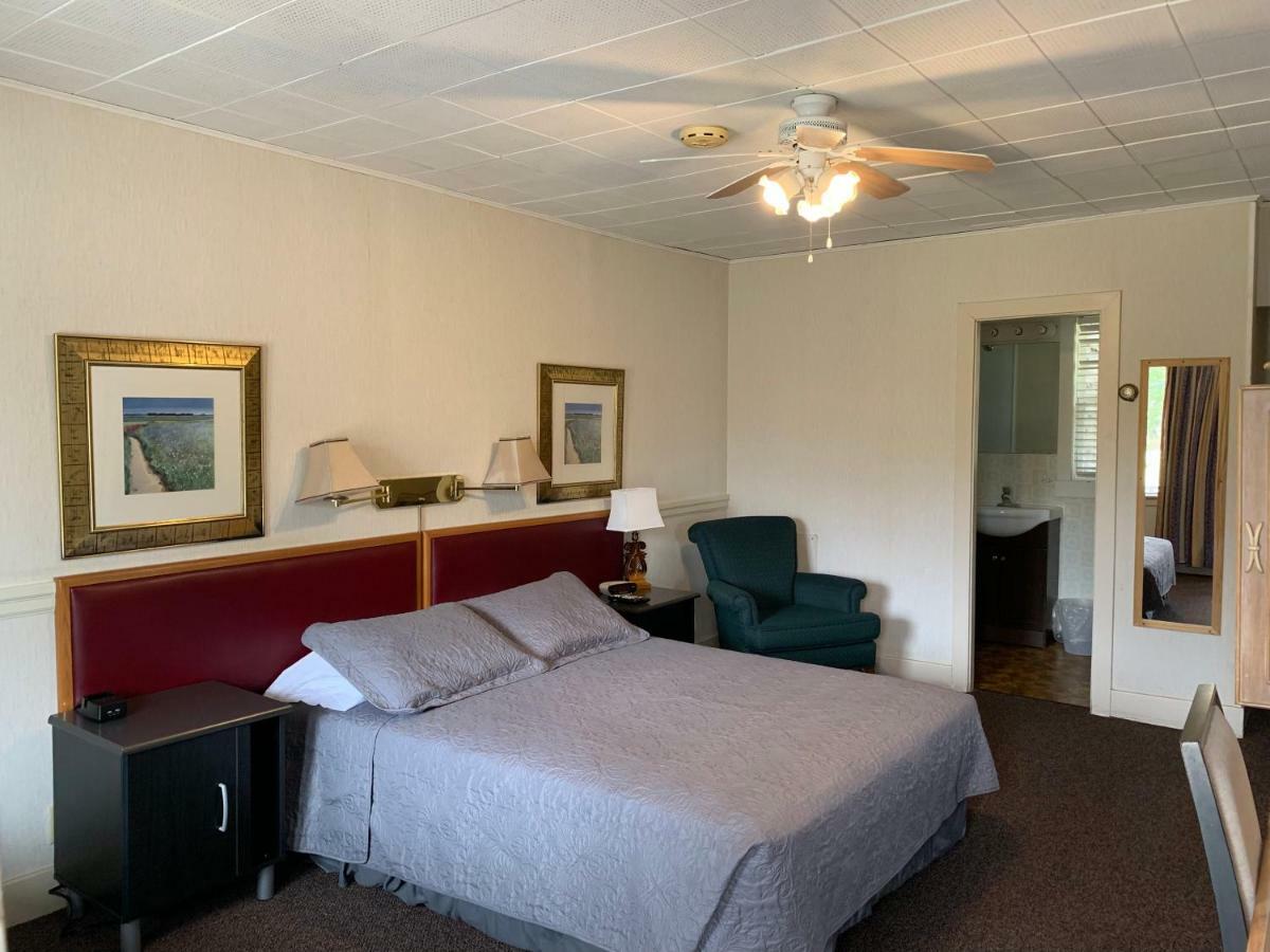 Lionstone Inn Motel & Cottages Pictou Exteriör bild