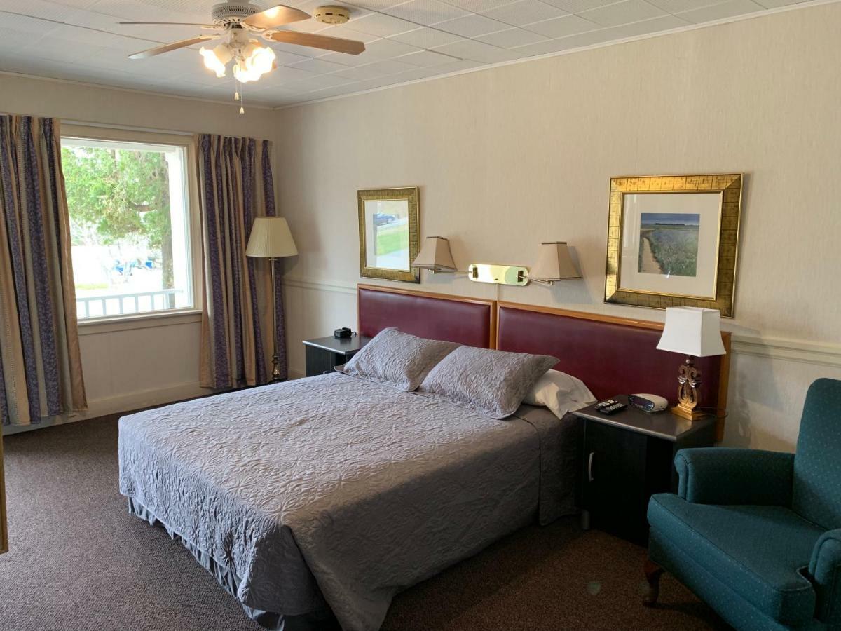 Lionstone Inn Motel & Cottages Pictou Exteriör bild
